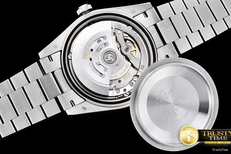 1211 Seasonal RDD0207E – DayDate 675